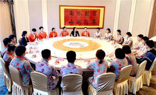 1.國信南山溫泉酒店召開實習生座談會_副本.jpg 1.國信南山溫泉酒店召開實習生座談會_副本.jpg