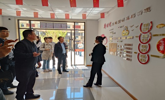 14.物業(yè)總公司敦化項目接待延邊州安圖縣領(lǐng)導參觀指導“紅心物業(yè)”工作開展情況_副本.jpg