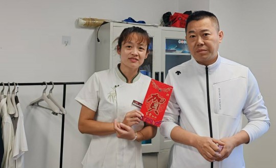 2024年9月13日，酒店，全體員工，發(fā)放中秋節(jié)福利_副本.jpg