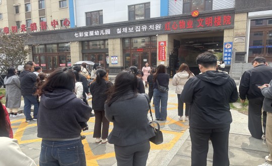 10.延邊州及各縣市社工部相關(guān)領(lǐng)導(dǎo)蒞臨物業(yè)總公司敦化項目_副本.jpg